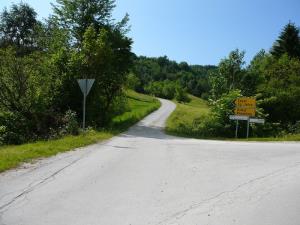 Obnovljena bo cestni odsek na meji z Občino Dobje.